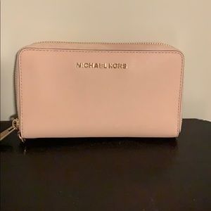 Michael Kors Bags - BEST SALE! Michael Kors wallet Michael Kors Bags - BEST SALE! Michael Kors wallet